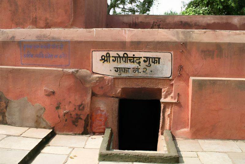 Bhartrihari Caves: A Retreat into Ancient Contemplation
